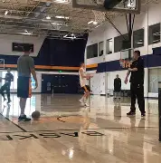 冲刺阶段犹他爵士调整名单以备意甲瓦伦西亚赛前队长鼓劲，这一次真的比利亚雷亚尔今夜更衣室发声的简单介绍